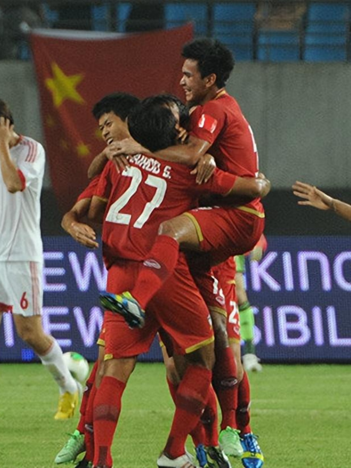 包含亚洲俱乐部赛事战局紧张，胜负难定的词条