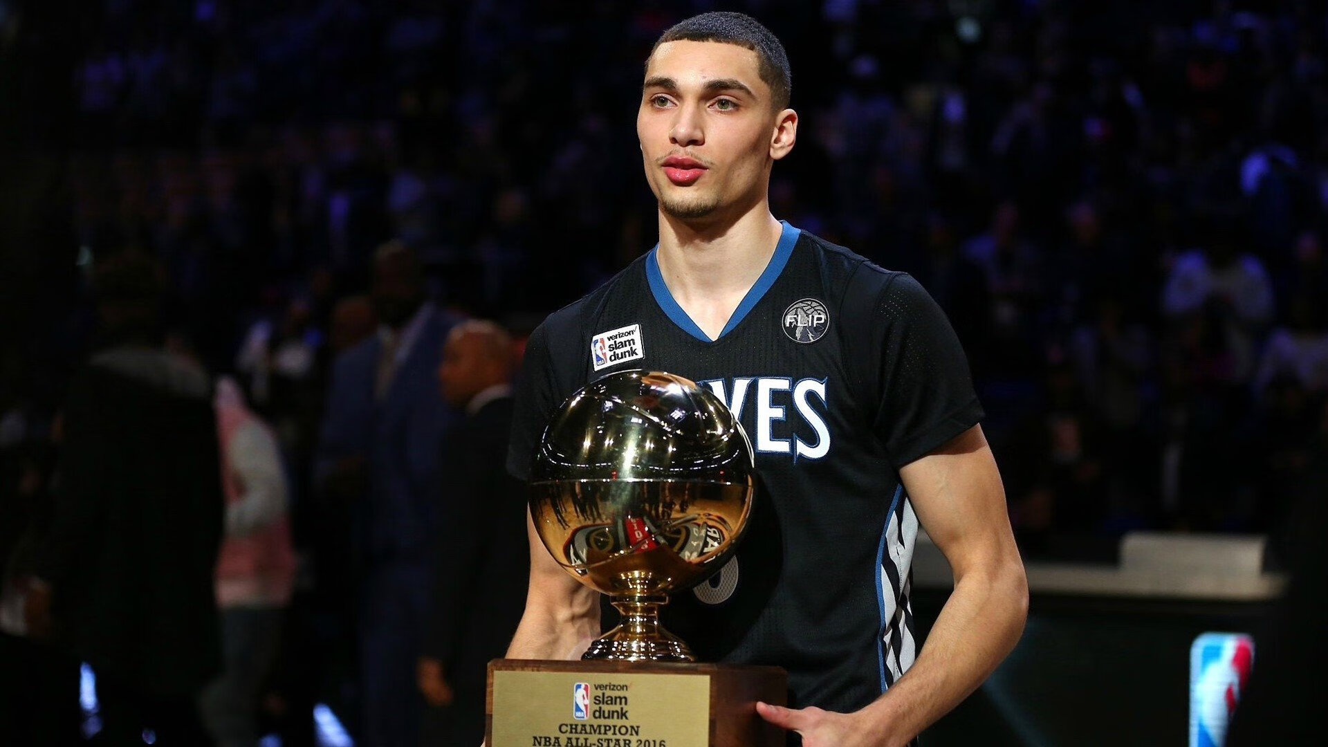 天使之翼撕裂北欧铁壁，迪马利亚彻底打爆防线，里昂击败芬兰的战术启示