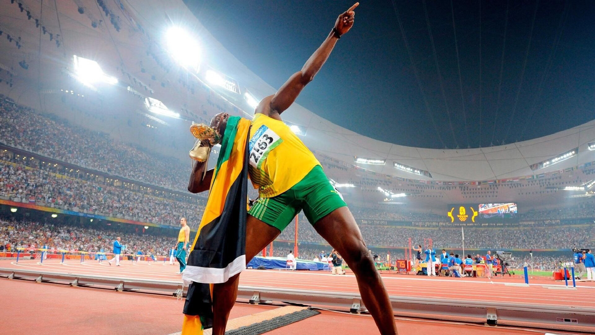 橙色风暴与速度狂飙，荷兰足球关键战突围，恩佐F1揭幕战上演赛道接管