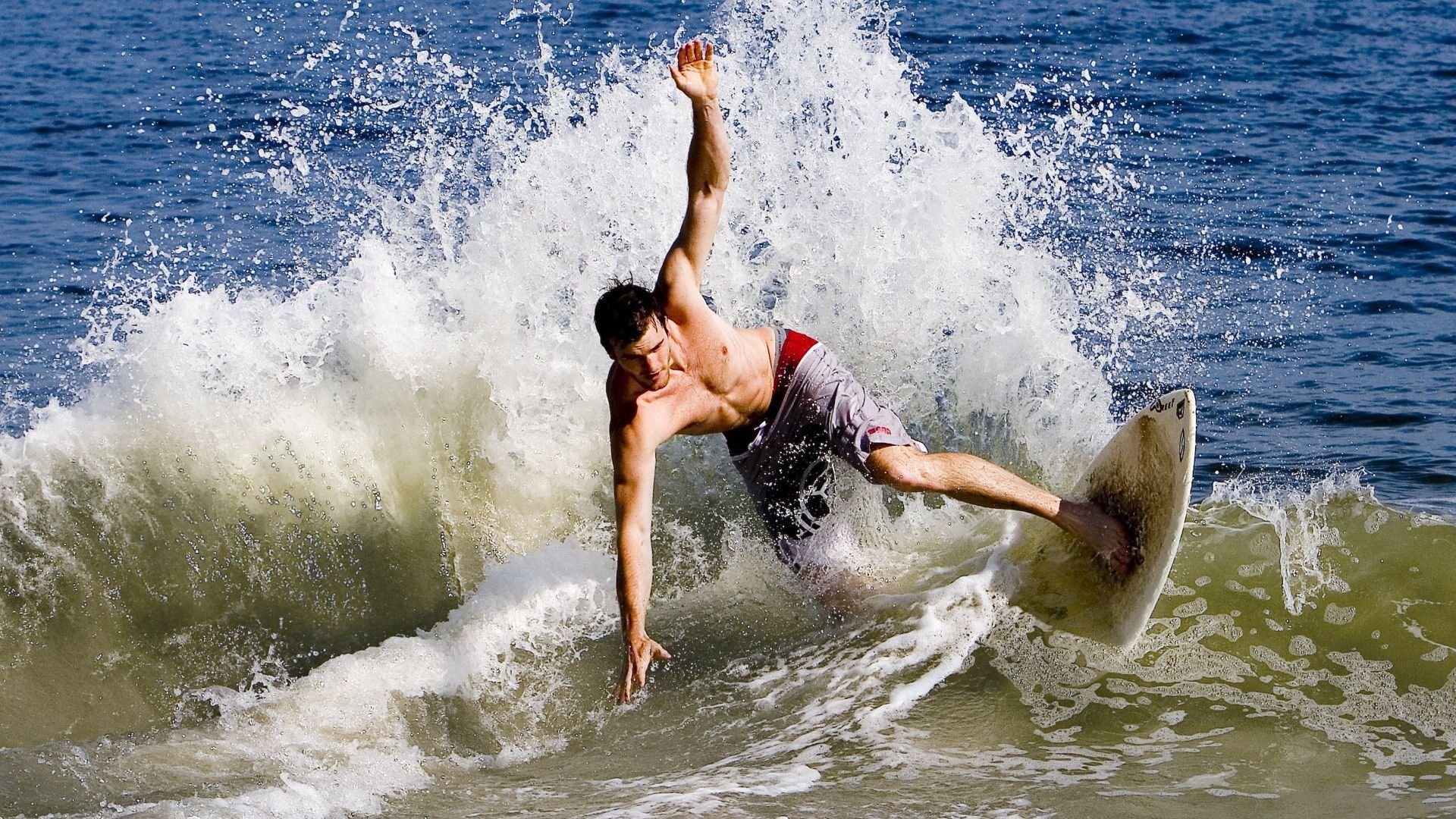 DB电竞下载-绝杀与火热，当绿茵传奇遇见乒乓风暴